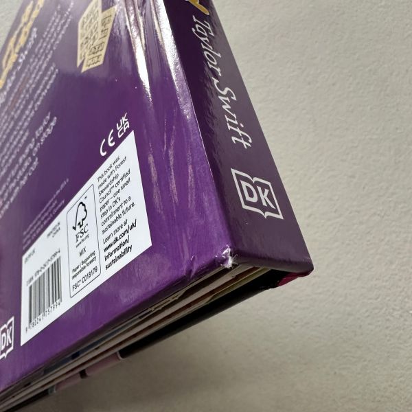 (微恙)DK Pop-Up Peekaboo! Taylor Swift(躲貓貓大翻頁立體書：泰勒絲) 