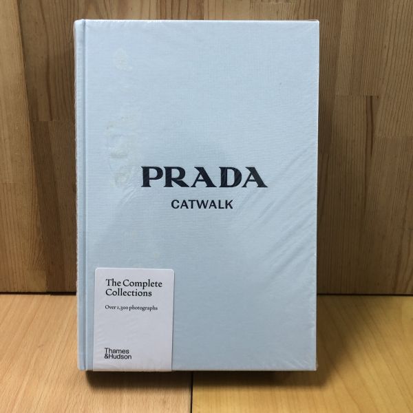 (骨折)Prada Catwalk The Complete Fashion Collections(Prada普拉達時裝秀全紀實) 