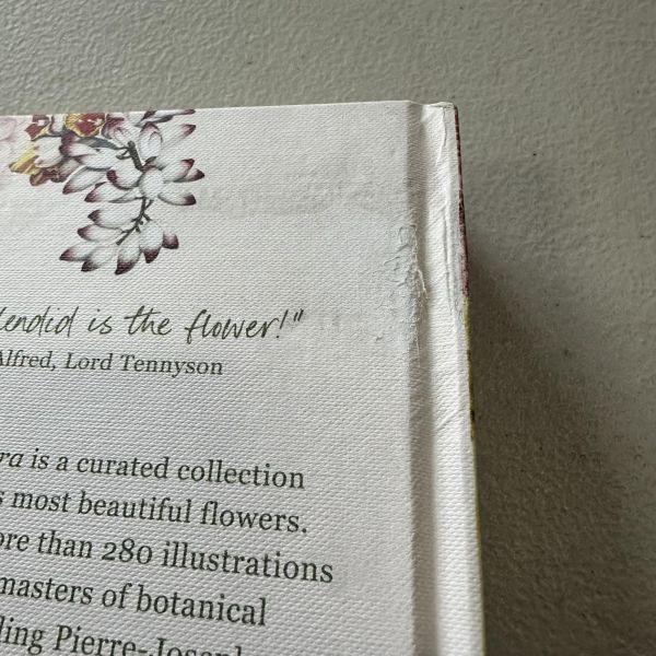 (微恙)Biblioflora: A Celebration of Floral Beauty in Botanical Art(書香花卉：禮讚植物插畫藝術) 