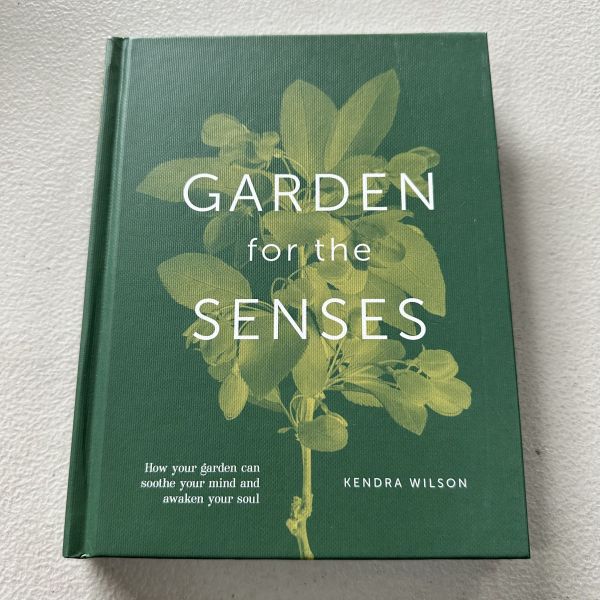 (微恙)DK Garden for the Senses(感官花園：讓園藝打開你的觸覺、味覺、嗅覺、視覺和聽覺) 