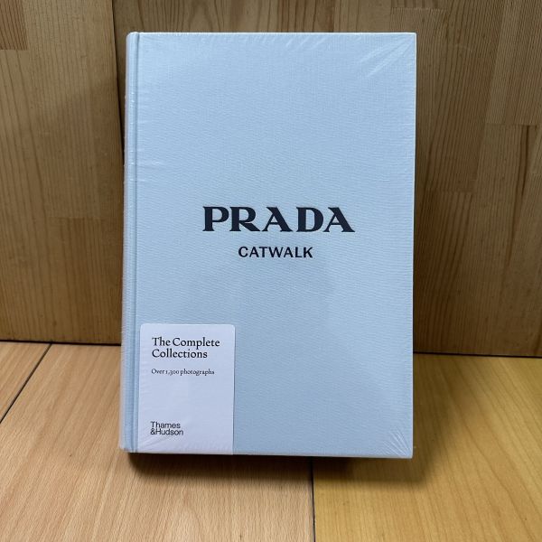 (微恙)Prada Catwalk The Complete Fashion Collections(Prada普拉達時裝秀全紀實) 