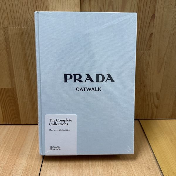 (微恙)Prada Catwalk The Complete Fashion Collections(Prada普拉達時裝秀全紀實) 