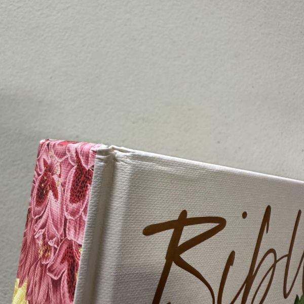 (微恙)Biblioflora: A Celebration of Floral Beauty in Botanical Art(書香花卉：禮讚植物插畫藝術) 