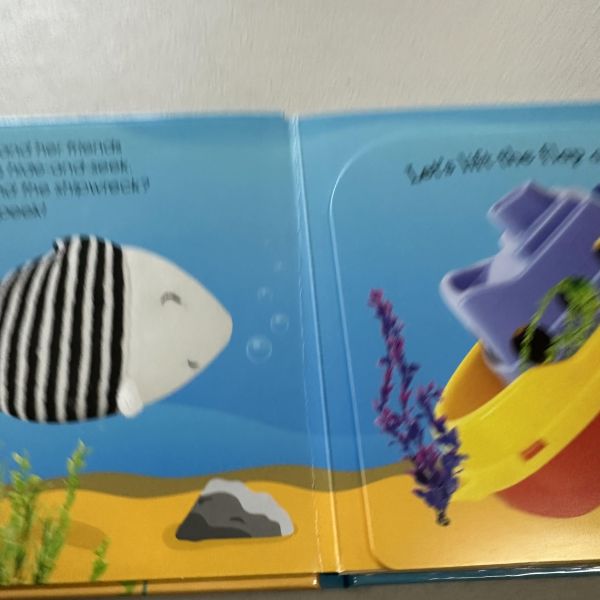 (微恙)DK Pop-Up Peekaboo! Under the Sea (躲貓貓大翻頁立體書：海底世界) 