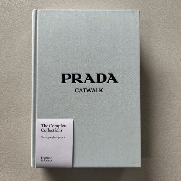 (微恙)Prada Catwalk The Complete Fashion Collections(Prada普拉達時裝秀全紀實) 
