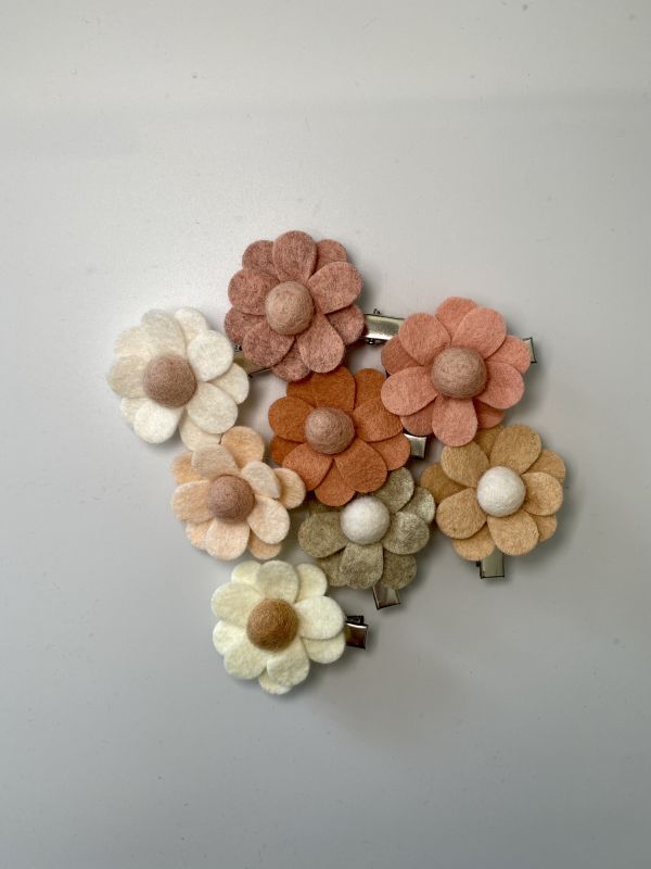 Felt Me Knot Neutral Daisies 雛菊髮夾 - Linen 