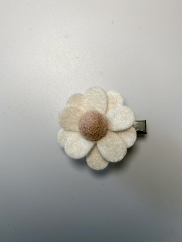 Felt Me Knot Neutral Daisies 雛菊髮夾 - Linen 