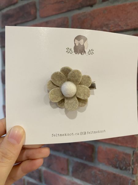 Felt Me Knot Neutral Daisies 雛菊髮夾 - Sandstone 