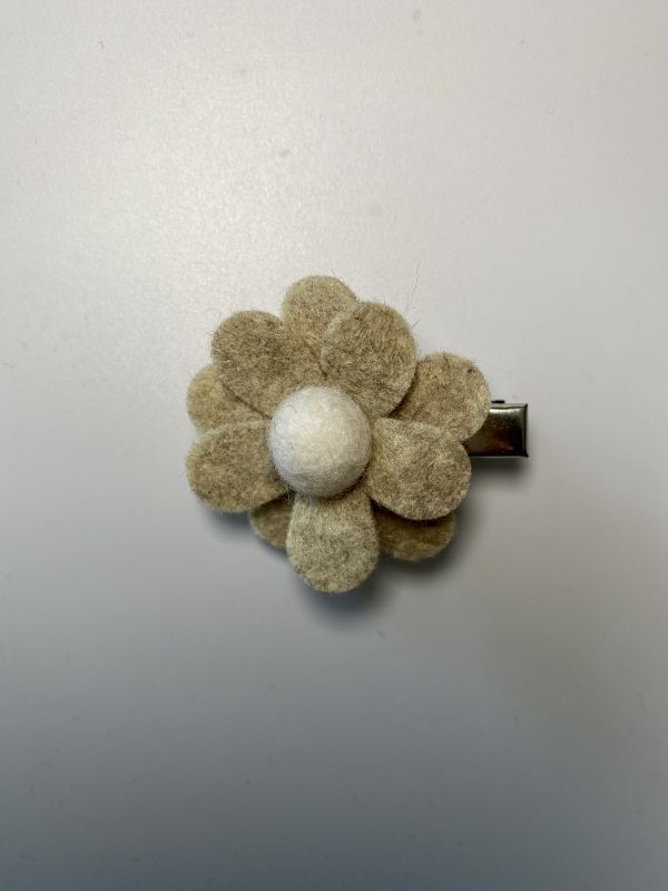 Felt Me Knot Neutral Daisies 雛菊髮夾 - Sandstone 