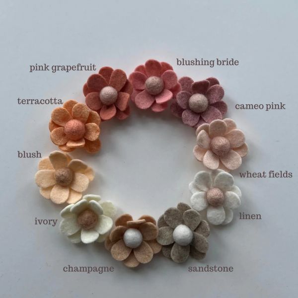 Felt Me Knot Neutral Daisies 雛菊髮夾 - Linen 